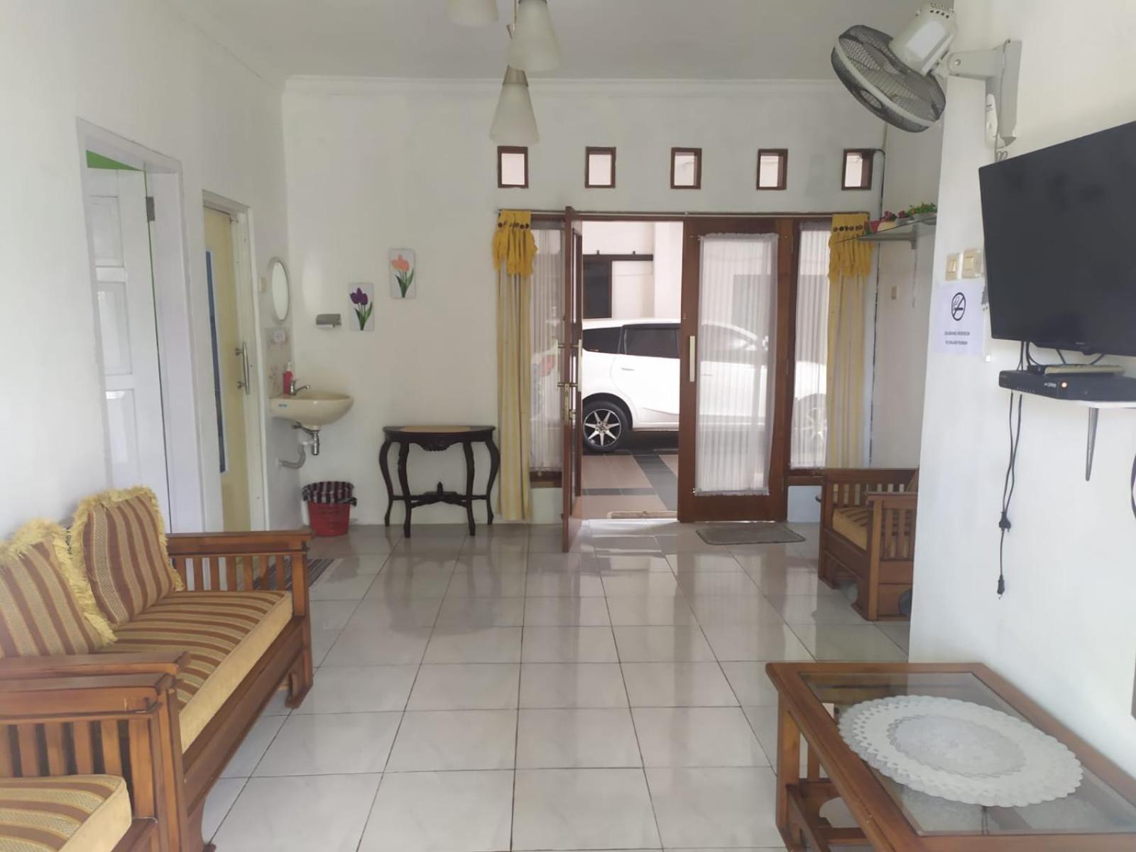 Endah Homestay Syariah Purwokerto Exterior foto